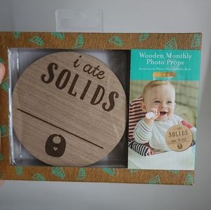 Monthly milestone disc for baby never opened